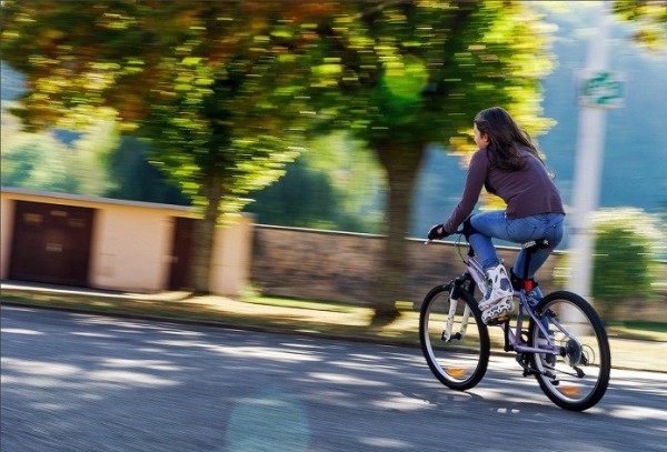 Жители Новомосковска жалуются в соцсетях на велосипедистов