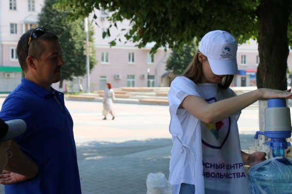 В Новомосковске бесплатно раздают воду