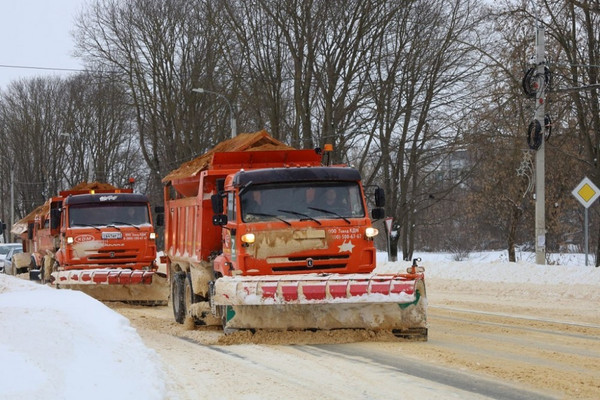 В Новомосковске более 30 единиц техники задействовано для уборки снега