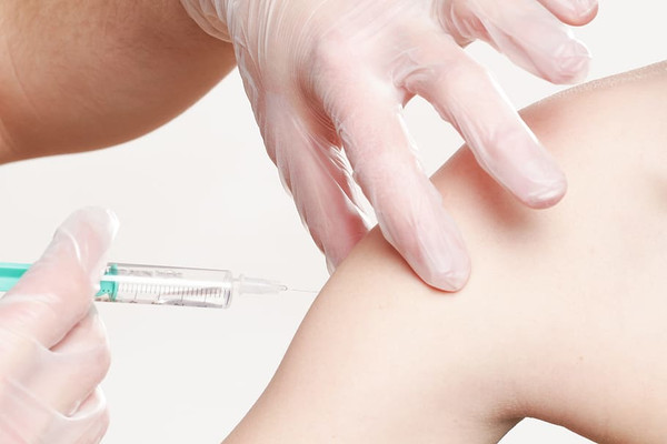 Минздрав РФ отменил массовую вакцинацию от COVID-19