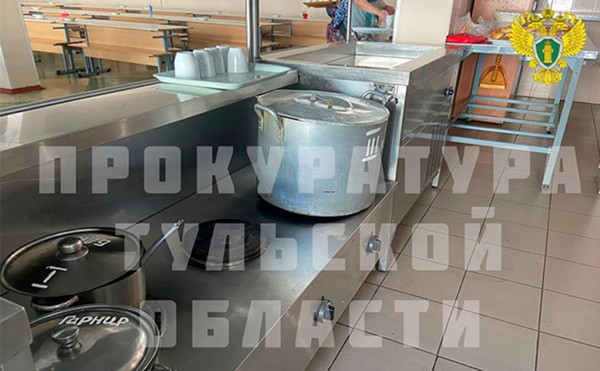 Посуда со сколами и грязные ножи: прокуратура провела проверку школы в Новомосковске